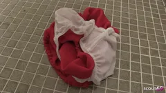 Zierlicher japanischer teenager verführt ihren mitschüler zum creampie-fick auf toilette in vollem unzensierten JAV-porno