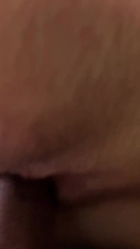 Malá sexy Pinay v neon žlutých tangách Má ráda velké ptáky a ukazuje její zadek zblízka