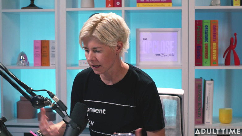 Adult Time Podcast: Pameran Lilly Bell, Sexting , &amp; Pemerkasaan | Podcast Masa Dewasa