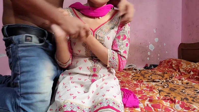Your kavita bhabhi: 德西哥户外bati thi tabhi diya被她的继兄弟性交