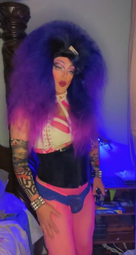 Shelly Robertss: Let me love you