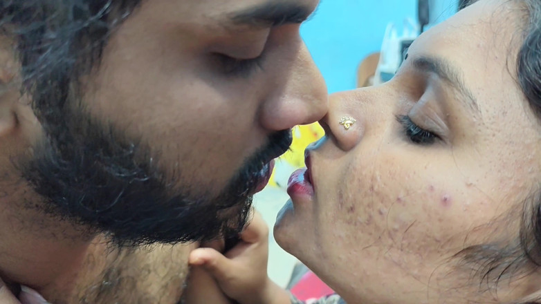 Vaigavarun45: Meia-irmã goza com meio-irmão e marido e foda dura com...