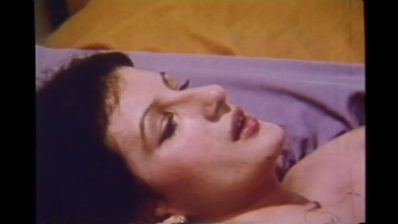 Vintage megastore: Rothaarige MILFs mit behaarten muschis von großen retro-schwänzen gefickt (kompletter film)
