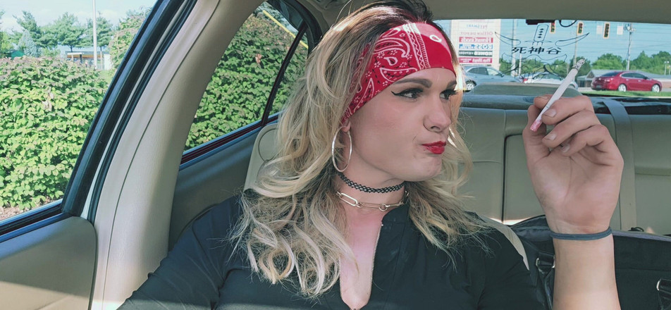 Darkfetish2k: Le ragazze di kylie che fumano fetish in auto giocano