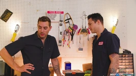 Un mécanicien sexy se fait baiser par le mec Carter Woods - Jayden Marcos - Nextdoorstudios