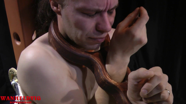 Wanheldvig: Tickling feet and tied hands