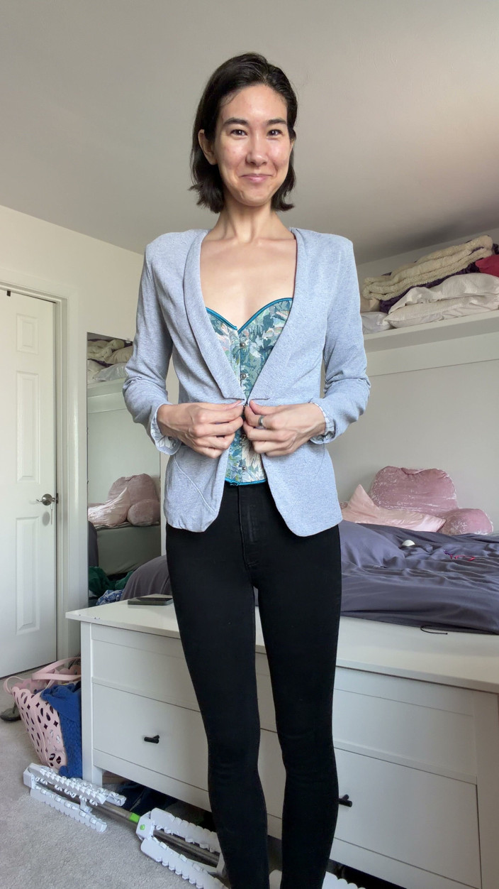 Ms_Emmy_Lynn: Abito da juror sexy