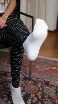 Kerrys barfuß necken - Socken-Pull-off in leggings &crop top