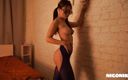Nigonika: Nika Nut la salope passionnée vêtue de bas et d&amp;#039;un...