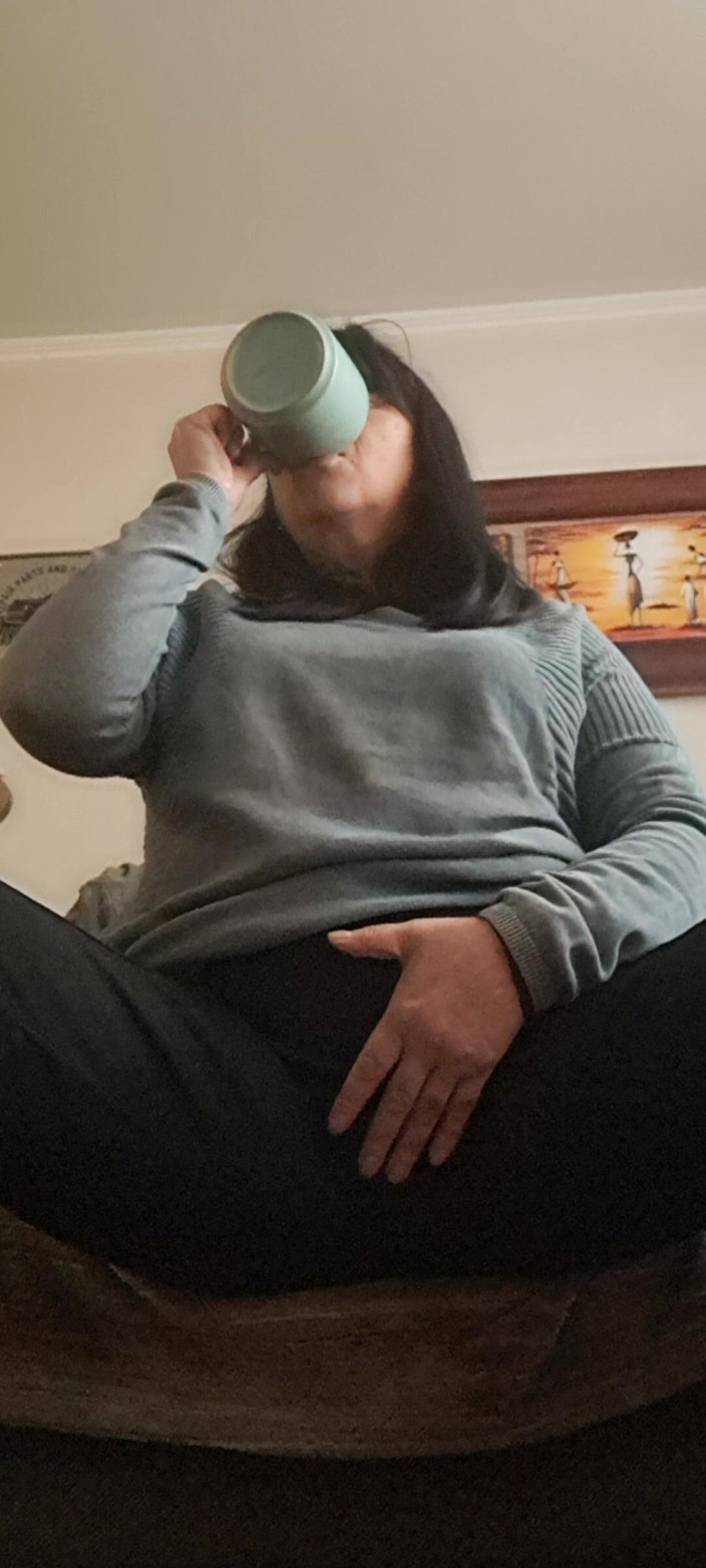 Mommy big hairy pussy: MILF POV avslappnad Jerkoff
