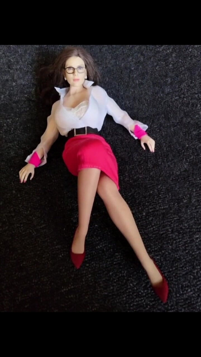 PeacefulDigit325: Audrey trên sàn nhà