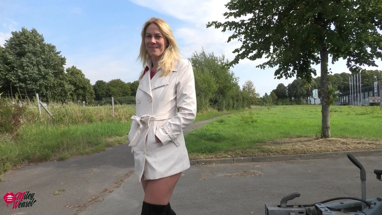 Miley Weasel: Co to sakra!! rande uprostřed hlavní silnice!!