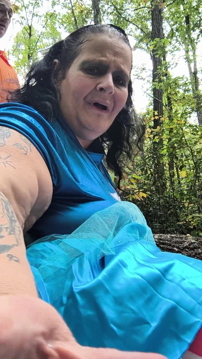 HerculesnVENUS: 보지에 들어가려고 야외에서 탈출하는 음란한 여배우