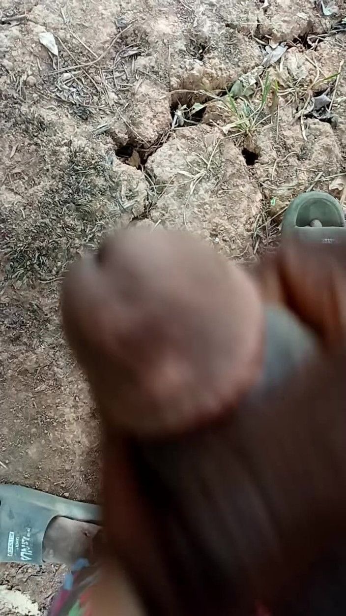 Kpekus arena: Африканский паренек мастурбирует в заросли