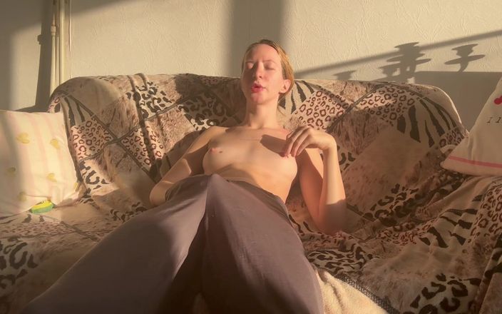Skinny_lady69: Трахаю, клитор показывает дырки