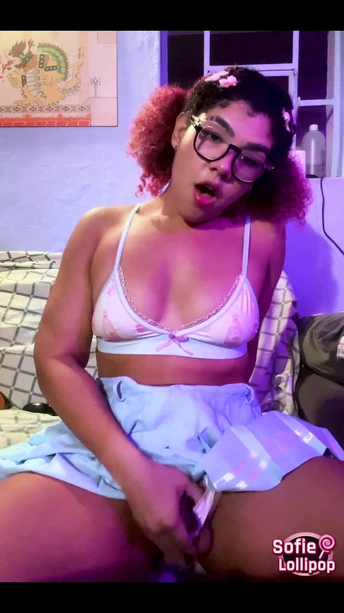 Sofie lollipop: Nerdinha Roluda借此机会为她的粉丝们做一个单人表演