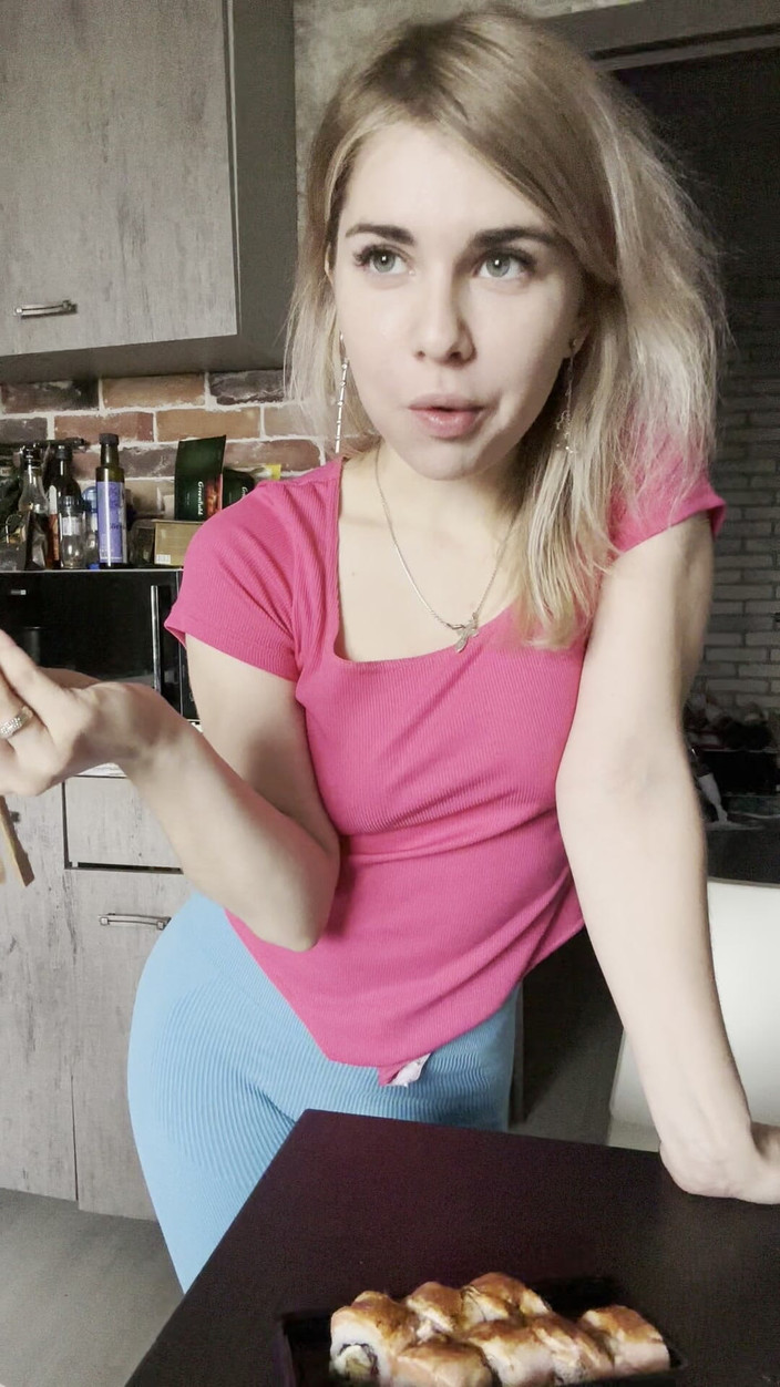 Misty Phoenix: Solamente mangiare sushi e parlare