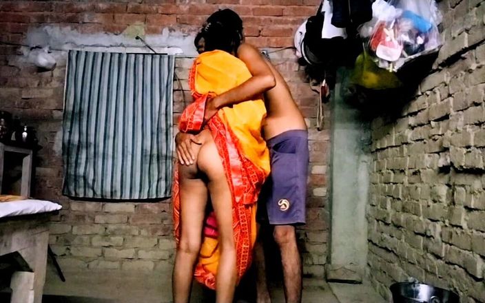 Devarbhabhi: Knullade Saree som bär Bhabhi genom att göra henne till...