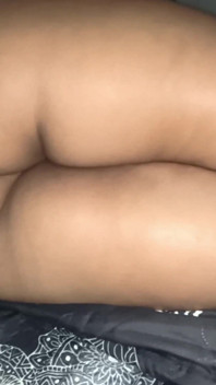 ホットなアラブ系の黒檀サウジの妻、大きな尻、ホットな妻が大きなペニスに乗っている