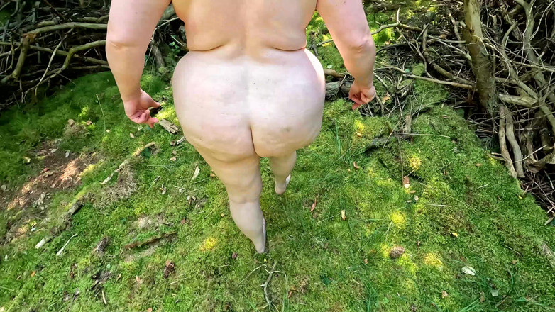Bouncy Tits Action: Aku lagi asik cambuk memekmu sambil bugil!