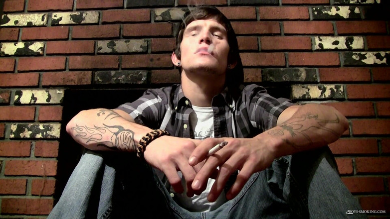 Boys Smoking: Lex Smokin bên lò sưởi