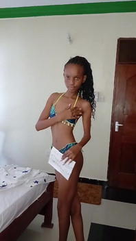 Fată slabă din Mombasa