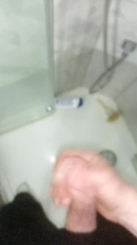 내 자지를 장난 꾸러기 손에 줘