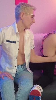 Femboys mjölkar med förstörd orgasm