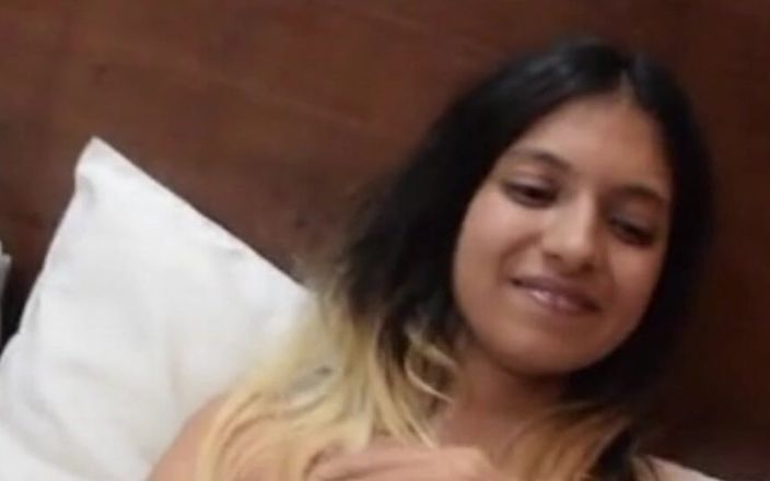 YourDickSucker: Sexy indická holka se cítí nadržená