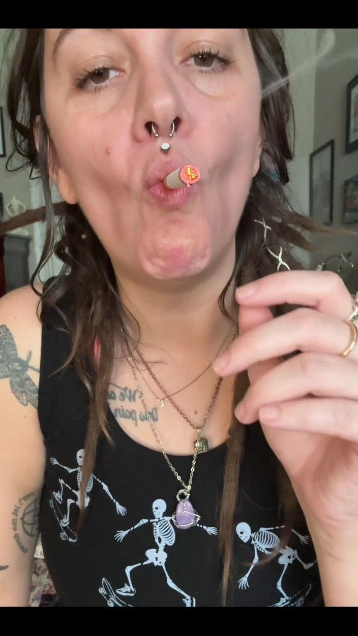 Chery Trees: Kouření kouře na tebe a slintání