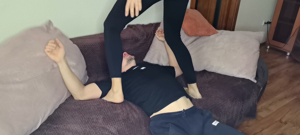 Milalika: I Sat on His Face in Leggings.