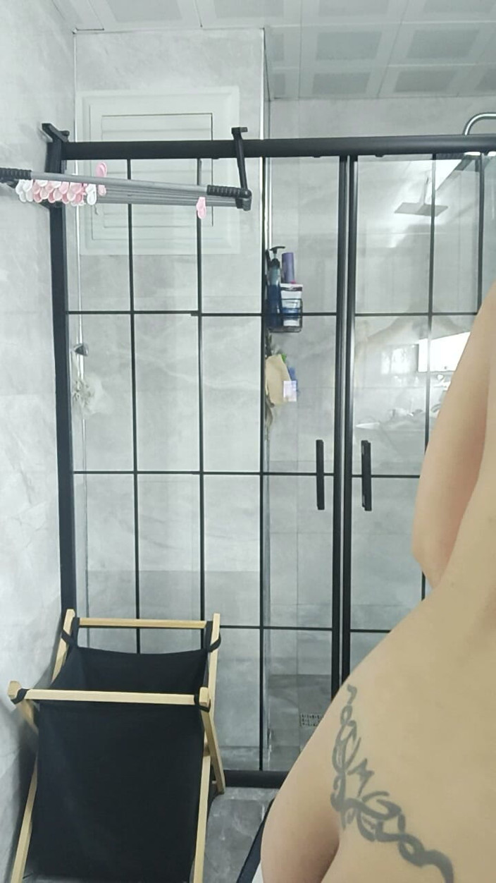 Esmer Tarcin: I'm Walking Naked in the Bathroom