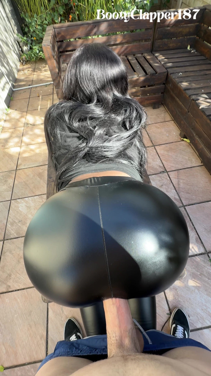 BootyClapper187: กางเกงลาเท็กซ์แวววาวของเธอโดนยิงน้ําเงี่ยนครั้งใหญ่