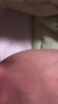 Fodendo buceta apertada com vibrador grosso