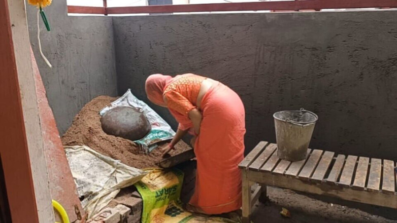 Pyaripooja22: Propietario tiene sexo con joven mucama en la tarde