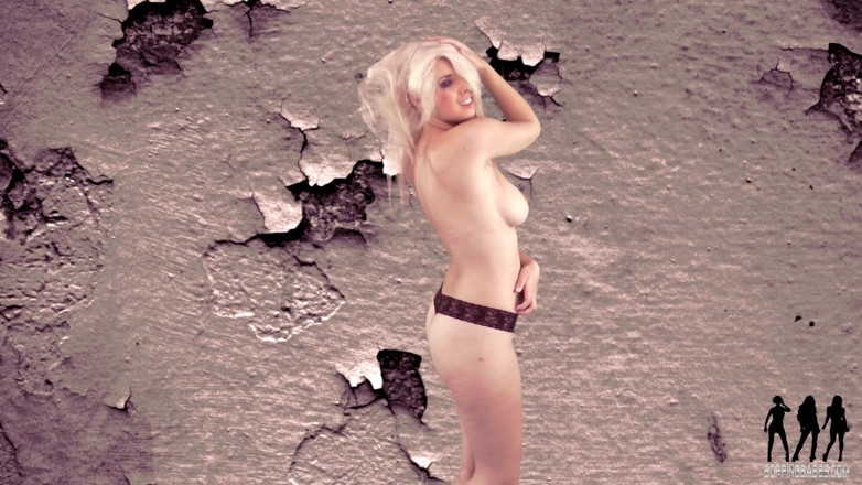 Bopping babes: Holly M - Dressed to Dance
