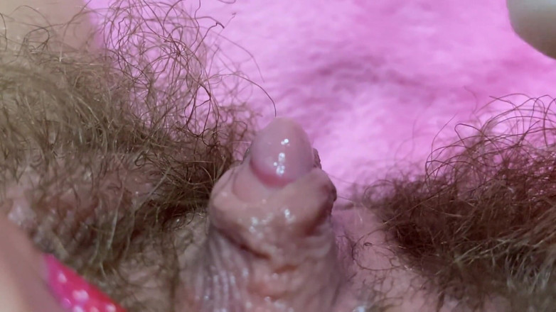 Cuteblonde666: 클리토리스 오르가즘을 느끼는 털이 무성한 보지 클로즈업