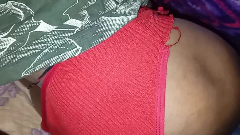 Bengaliauntykichut: Aunty's Pussy Fucking Inside the Lotus at Night