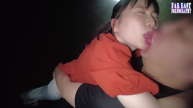 Far East pornography: Parní T Back procházka s poprvé venkovní broskev, která řídí nonstop...