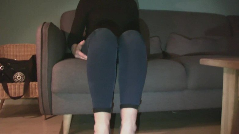 MisS Angel: Shoeplay in blue jeans