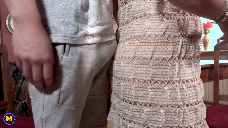 Mature NL: Ruiva madura gosta de sexo quente