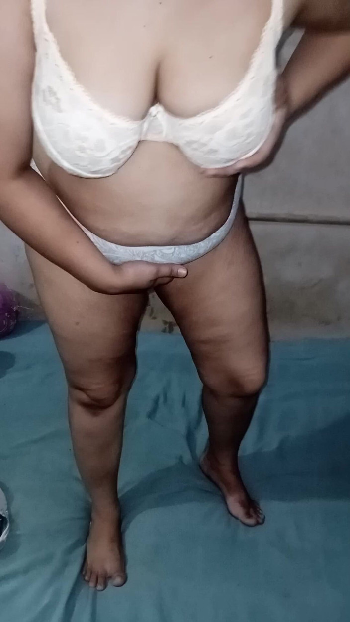 Yasmeen: Cognata nuda