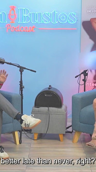 Cristinavegas, en Latina webbkamera modell, bryter hennes klitoris ridning jävla maskinen på Juanbustospodcast.