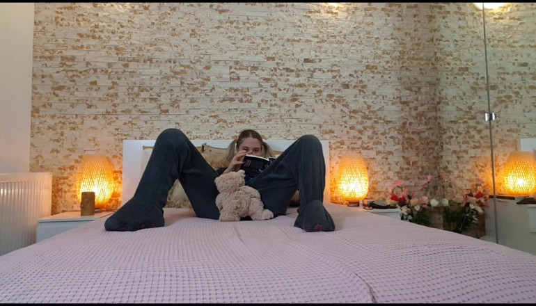 Erotic Tanya: Przyrodnia siostra - kamera podczas pierdzenia