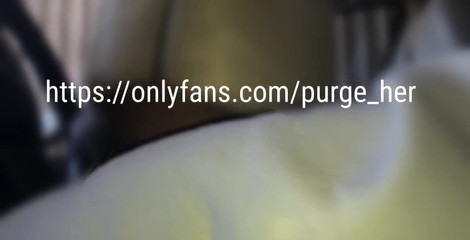 Purge_her: Le grandi labbra magre e marroni mi inzuppano il cazzo...