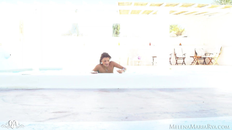 Melena Tara: ตื่นมาและทําให้ฉันน้ําแตก