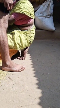 Bhabhi ko kam karte hue choda 69 posizione me
