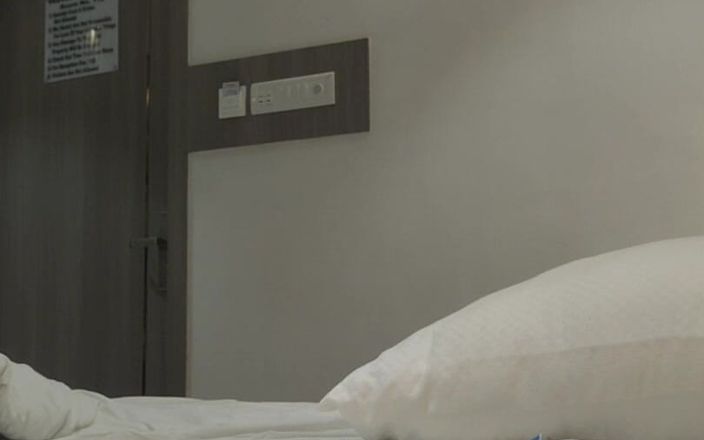 Yours fantasy: Ze neemt zichzelf pov-rit cowgirl op met cumshot in missionarishouding...