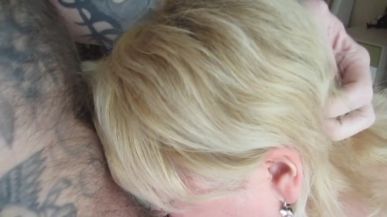 Zona901: She loves to suck my cock and get a mouthful...