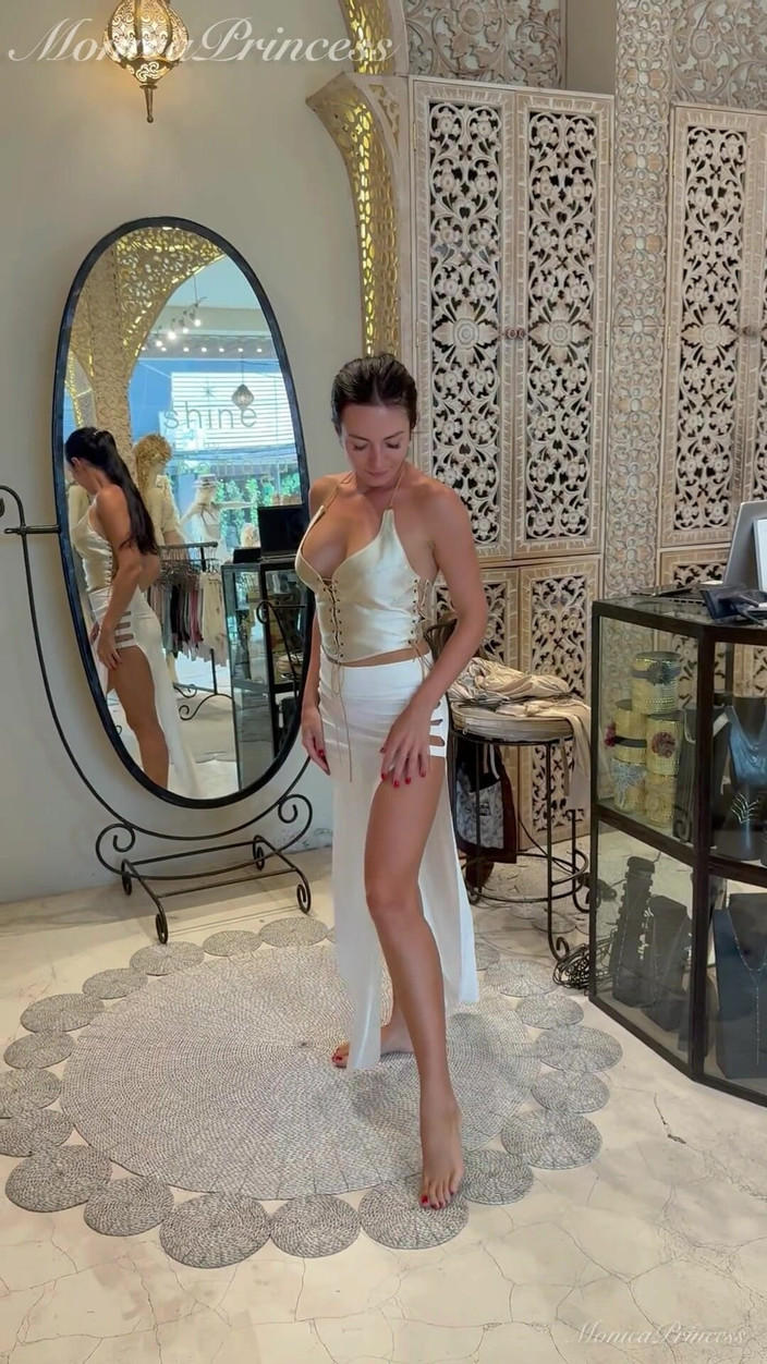 Princess Monica: Vestiti sexy di sexy di sexy